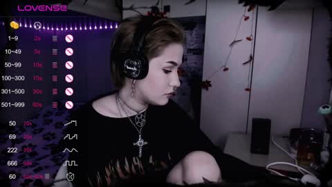 pronoun she. name Mary. age 21. online show from 01/14/25, 10:48