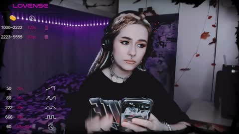 pronoun she. name Mary. age 21. online show from 01/19/25, 12:39