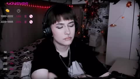 pronoun she. name Mary. age 21. online show from 02/18/25, 04:48