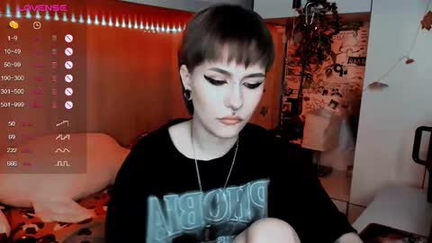 pronoun she. name Mary. age 21. online show from 02/19/25, 08:52