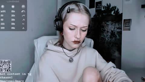 pronoun she. name Mary. age 21. online show from 09/30/25, 08:03