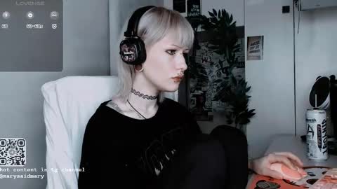 pronoun she. name Mary. age 21. online show from 10/13/25, 02:28