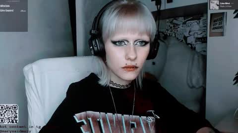 pronoun she. name Mary. age 21. online show from 10/23/25, 04:06