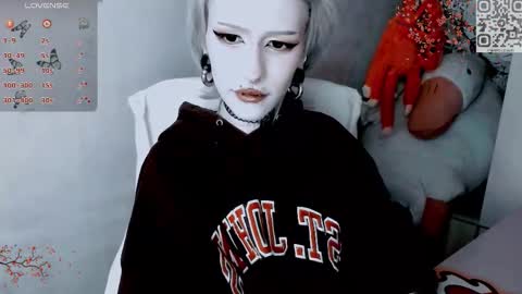 pronoun she. name Mary. age 21. online show from 11/13/25, 04:50