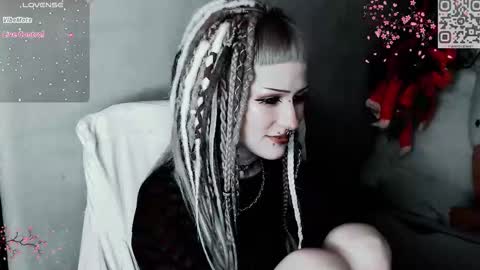 pronoun she. name Mary. age 21. online show from 11/29/25, 01:36