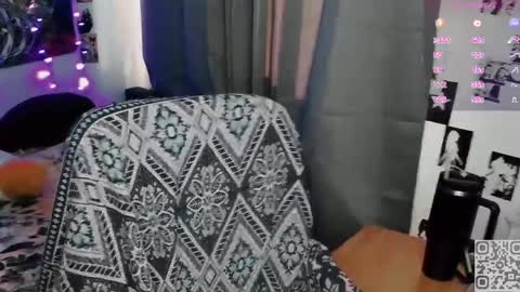 Snapshot of say_mary chatting on 04/01/26, 02:58 pronoun she. name Mary. age 21. online show from 04/01/26, 02:58