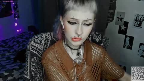 Snapshot of say_mary chatting on 04/05/26, 01:03 pronoun she. name Mary. age 21. online show from 04/05/26, 01:03