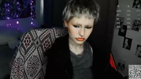 Snapshot of say_mary chatting on 04/17/26, 08:06 pronoun she. name Mary. age 21. online show from 04/17/26, 08:06