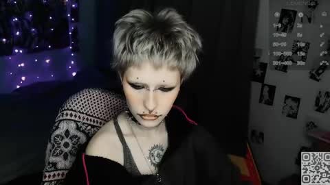 Snapshot of say_mary chatting on 04/22/26, 09:49 pronoun she. name Mary. age 21. online show from 04/22/26, 09:49