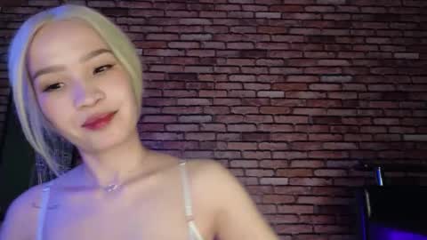 Snapshot of saya_lin chatting on 11/14/25, 10:29 Saya online show from 11/14/25, 10:29