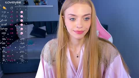 Kira  GMT 7 Mon Thu-Sun  0800am-0200pm  online show from 12/18/24, 03:04