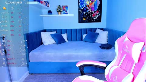 Kira  GMT 7 Mon Thu-Sun  0800am-0200pm  online show from 12/19/24, 06:23