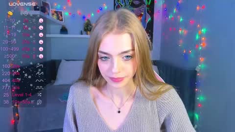 Kira  GMT 7 Mon Thu-Sun  0800am-0200pm  online show from 12/24/24, 11:55