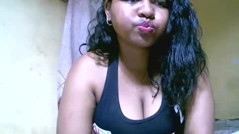 saylla1 online show from 11/15/25, 07:10