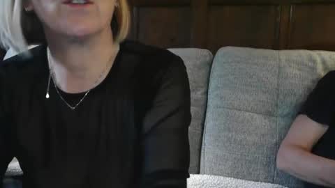 Snapshot of sb_couple chatting on 11/23/25, 02:50 SB Couple online show from 11/23/25, 02:50