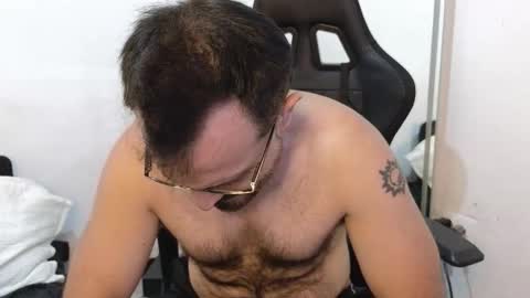 Snapshot of sbastone_muscle chatting on 02/18/26, 03:41 sebastian muscleman daddy the better latin lover online show from 02/18/26, 03:41