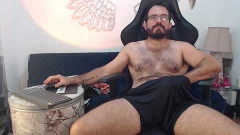 Snapshot of sbastone_muscle chatting on 02/23/26, 03:20 sebastian muscleman daddy the better latin lover online show from 02/23/26, 03:20