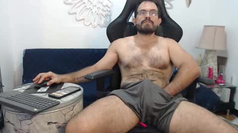 Snapshot of sbastone_muscle chatting on 03/03/26, 02:45 sebastian muscleman daddy the better latin lover online show from 03/03/26, 02:45