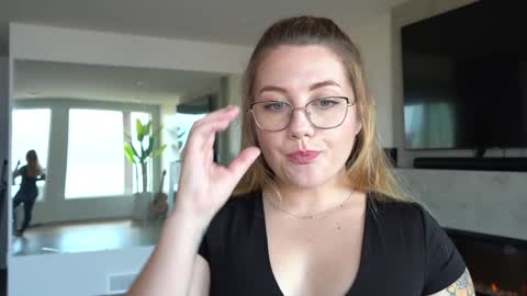 Snapshot of scarlajade chatting on 12/04/24, 10:19 scarlajade online show from 12/04/24, 10:19