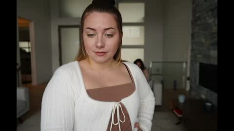 Snapshot of scarlajade chatting on 01/09/25, 10:20 scarlajade online show from 01/09/25, 10:20