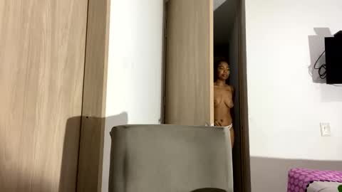 Snapshot of scarle222421 chatting on 12/25/24, 10:48 scarle222421 online show from 12/25/24, 10:48