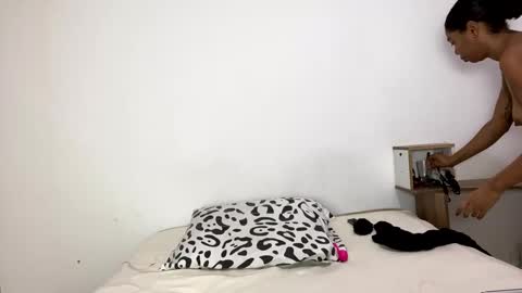 Snapshot of scarle222421 chatting on 01/22/25, 01:10 scarle222421 online show from 01/22/25, 01:10