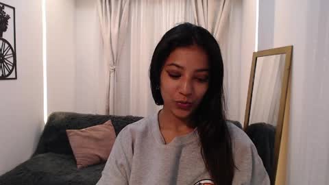 Snapshot of scarleet_miaa chatting on 05/14/26, 11:00 Scaelet Mia online show from 05/14/26, 11:00