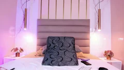 Snapshot of scarleett22 chatting on 10/31/25, 11:55 Scarleet online show from 10/31/25, 11:55