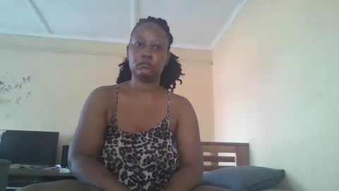 scarlet_25142359 online show from 10/17/25, 06:05