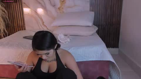 Snapshot of scarlet__rose_ chatting on 06/19/26, 11:25 scarlet__rose_ online show from 06/19/26, 11:25