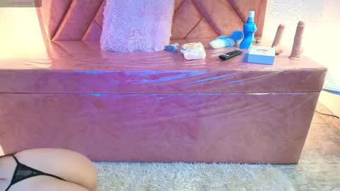 Snapshot of scarlet_anderson1 chatting on 09/16/25, 04:13 Scarlet online show from 09/16/25, 04:13