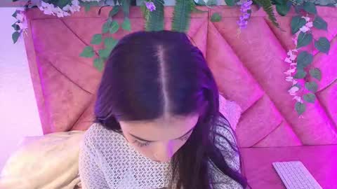 Snapshot of scarlet_anderson1 chatting on 10/15/25, 04:23 Scarlet online show from 10/15/25, 04:23