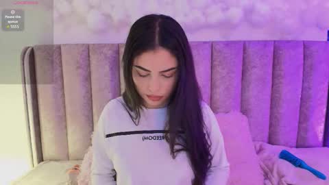 Snapshot of scarlet_anderson1 chatting on 10/24/25, 02:30 Scarlet online show from 10/24/25, 02:30