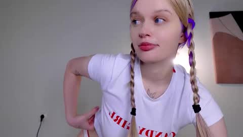 scarlet_enchantress online show from 11/17/25, 06:08