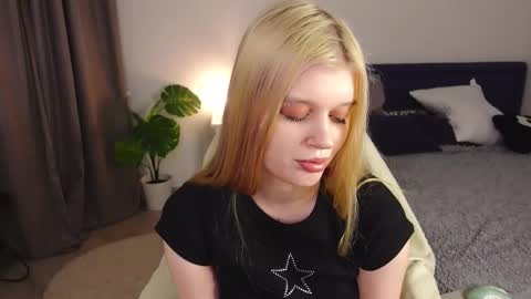 scarlet_enchantress online show from 11/28/25, 06:27