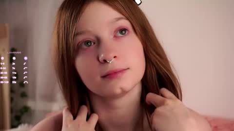 Snapshot of scarlet_fever10 chatting on 10/12/25, 11:31 scarlet_fever10 online show from 10/12/25, 11:31