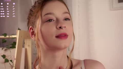 Snapshot of scarlet_fever10 chatting on 11/14/25, 01:32 scarlet_fever10 online show from 11/14/25, 01:32