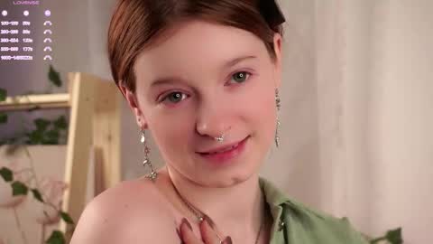 Snapshot of scarlet_fever10 chatting on 11/18/25, 12:42 scarlet_fever10 online show from 11/18/25, 12:42