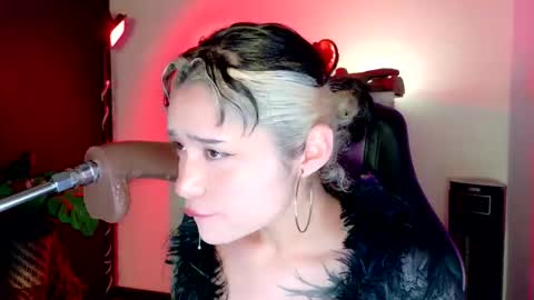 Snapshot of scarlet_gold chatting on 12/16/25, 03:33 scarlet_gold online show from 12/16/25, 03:33