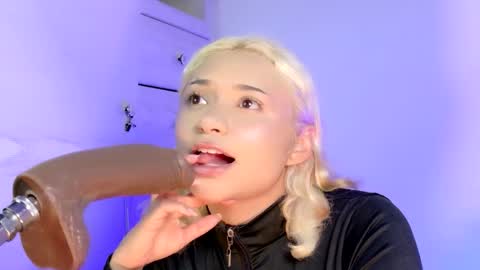 Snapshot of scarlet_gold chatting on 04/16/26, 02:34 scarlet_gold online show from 04/16/26, 02:34