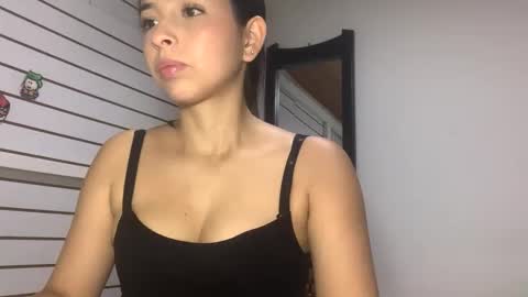 Snapshot of scarlet_muse18 chatting on 03/25/26, 04:46 scarlet_muse18 online show from 03/25/26, 04:46