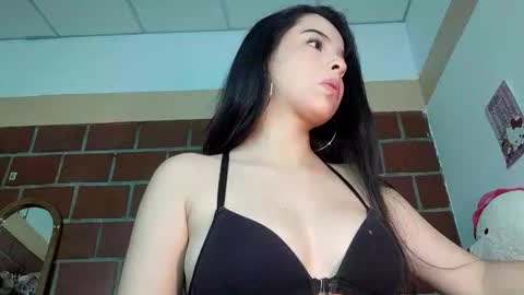 scarlet_muse18 online show from 05/02/26, 03:39