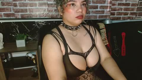 Snapshot of scarlet_queen__ chatting on 04/09/26, 09:09 Scarlet online show from 04/09/26, 09:09