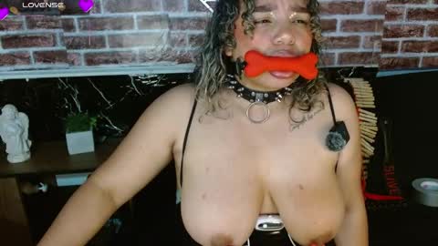 Snapshot of scarlet_queen__ chatting on 04/17/26, 06:16 Scarlet online show from 04/17/26, 06:16