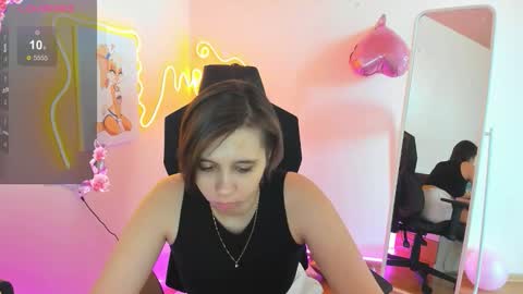 Snapshot of scarlet_sirenn chatting on 02/02/26, 08:46 Alexandra online show from 02/02/26, 08:46