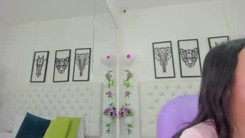 Snapshot of scarlet_stan22 chatting on 12/11/24, 10:58 Isa online show from 12/11/24, 10:58