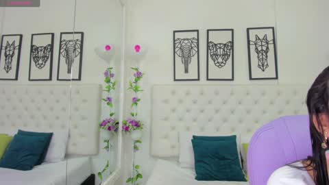 Snapshot of scarlet_stan22 chatting on 12/20/24, 11:00 Isa online show from 12/20/24, 11:00