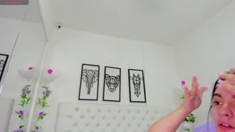 Snapshot of scarlet_stan22 chatting on 12/31/24, 11:09 Isa online show from 12/31/24, 11:09