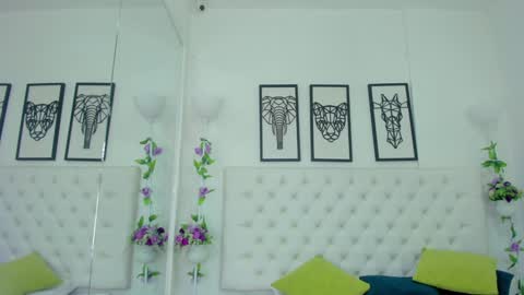 Snapshot of scarlet_stan22 chatting on 01/17/25, 10:44 Isa online show from 01/17/25, 10:44