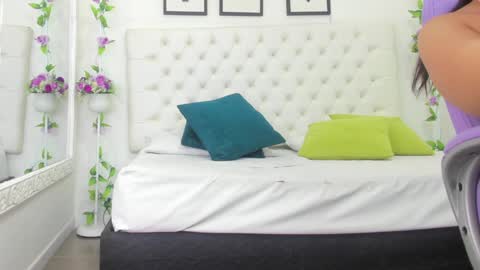 Snapshot of scarlet_stan22 chatting on 01/25/25, 11:02 Isa online show from 01/25/25, 11:02